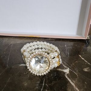 Lustrous Pearl and Crystal Bracelet